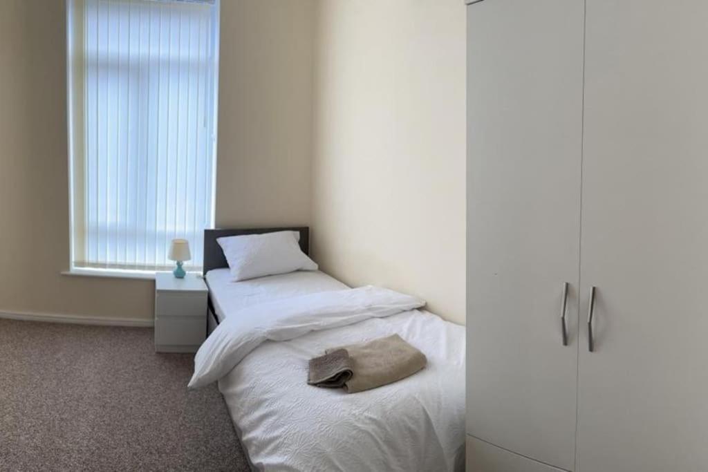 Rooms 7 Minutes From Etihad Manchester Eksteriør billede