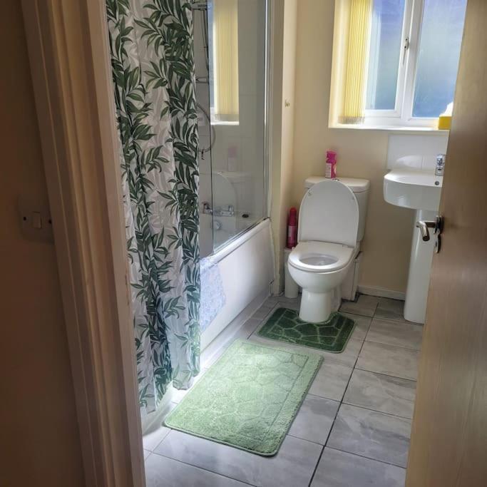 Rooms 7 Minutes From Etihad Manchester Eksteriør billede