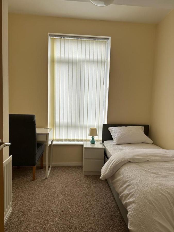Rooms 7 Minutes From Etihad Manchester Eksteriør billede